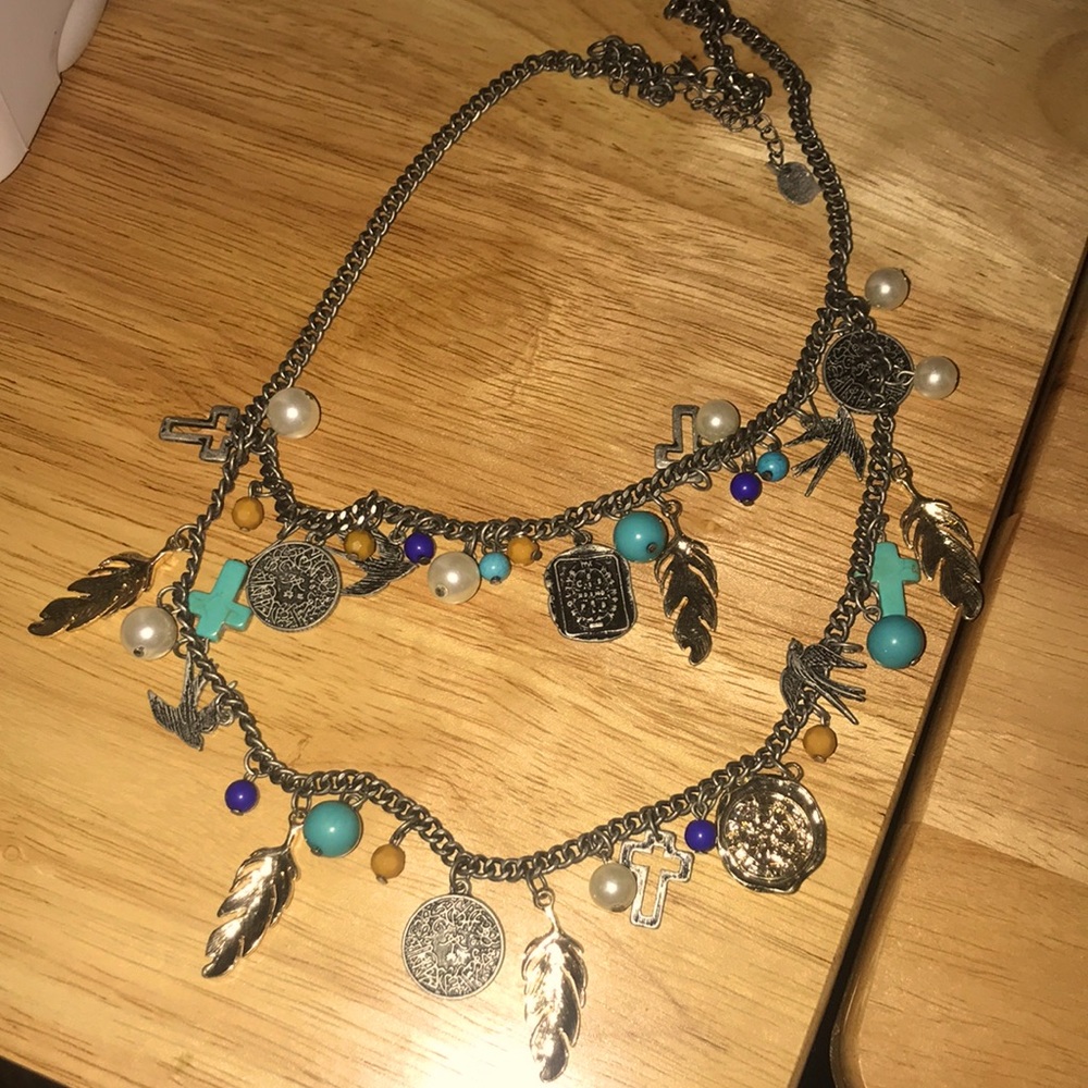 Layer necklace with feathers, cross, pearls